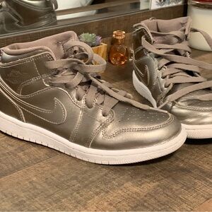 Nike Air Jordan 1 Mid SE GS Sepia Stone, Kids Size 2.5Y